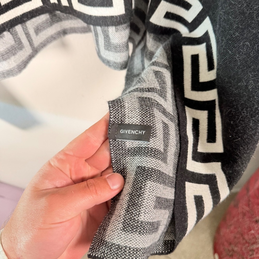 Givenchy Cashmere Silk Greek Key Knit Poncho Black White Made in Italy - Picture 3 of 6
